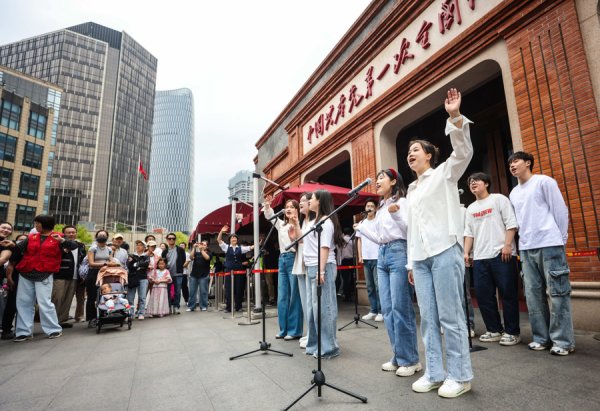 尚竞配资 歌声传唱奋斗精神，上海红色地标“五一”活动致敬劳动者